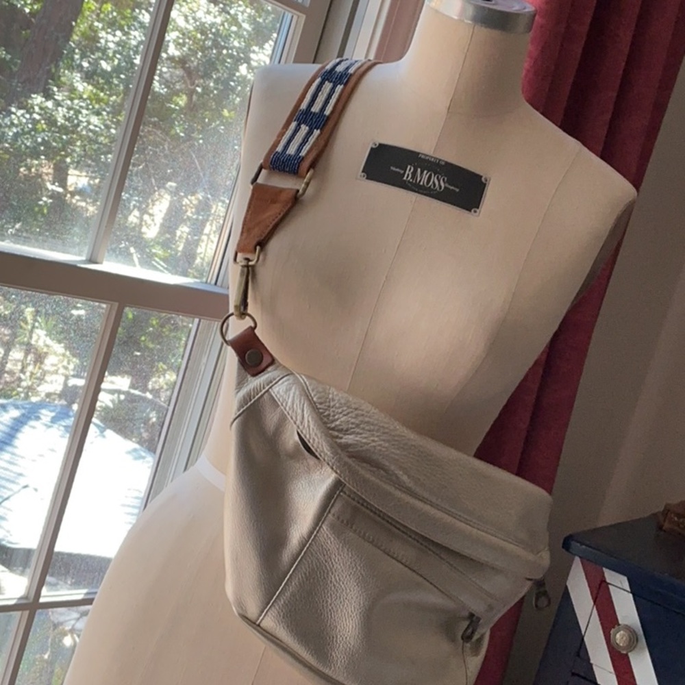 PARKER THATCH Sling Bag with Parker Thatch strap